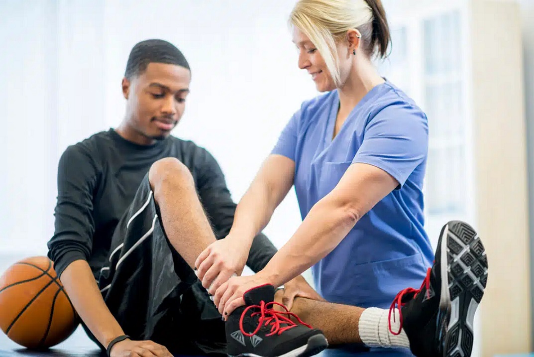 Minimally Invasive Sports Injury Treatments: Healing Faster, Performing Better